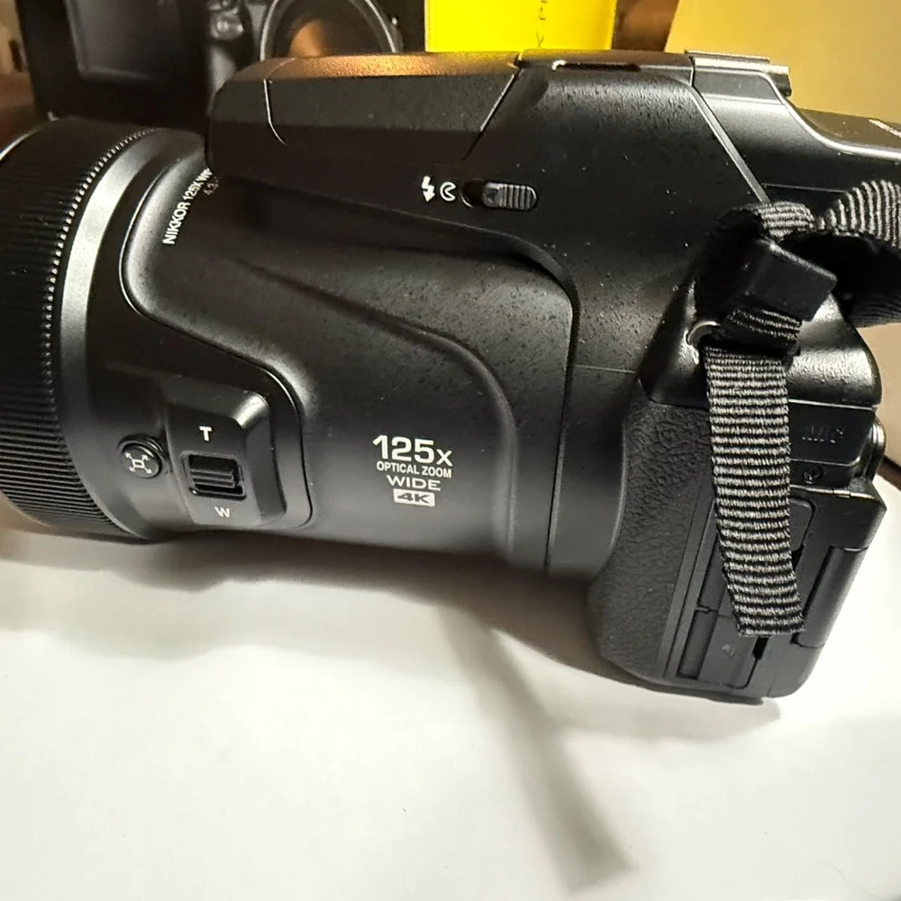 Awesome Nikon coolpix 1000 package